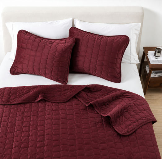 Comforter and pillowcase set